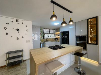 Apartamento de 3 alcobas en venta en Laureles, Medellín, 141 m² · foto 6 de 18