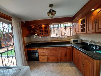 Casa de 3 alcobas en venta en Itagui, Itagüí, 213 m² · foto 4 de 20
