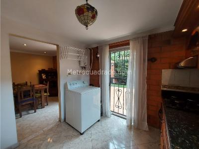 Casa de 3 alcobas en venta en Itagui, Itagüí, 213 m² · foto 5 de 20