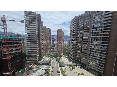 Apartamento de 3 alcobas en venta en Altos Del Poblado, Medellín, 90 m² · foto 10 de 20