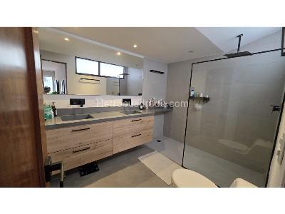 Apartamento de 3 alcobas en venta en El Poblado Los Gonzales, Medellín, 204 m² · foto 19 de 20