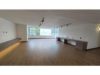 Apartamento de 3 alcobas en venta en Milla De Oro, Medellín, 205 m² · foto 2 de 20
