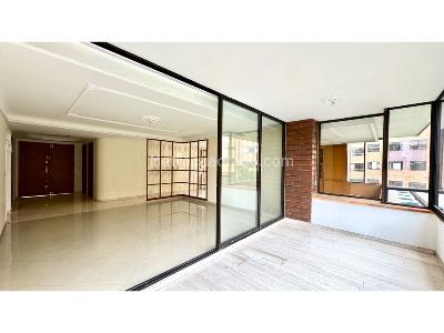 Apartamento de 4 alcobas en venta en Poblado Milla De Oro, Medellín, 260 m² · foto 3 de 11