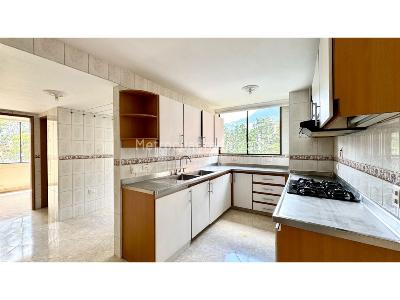 Apartamento de 4 alcobas en venta en Poblado Milla De Oro, Medellín, 260 m² · foto 10 de 11