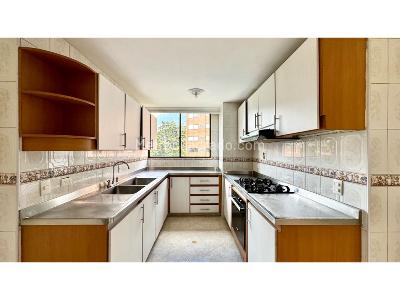 Apartamento de 4 alcobas en venta en Poblado Milla De Oro, Medellín, 260 m² · foto 11 de 11