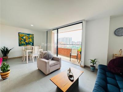 Apartamento de 3 alcobas en venta en Las Orquideas, Envigado, 84 m² · foto 2 de 19