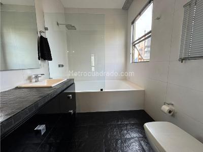 Apartamento de 1 alcoba en venta en El Poblado Provenza, Medellín, 128 m² · foto 12 de 14