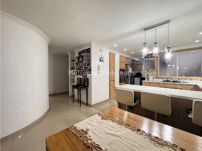 Apartamento de 3 alcobas en venta en Laureles, Medellín, 152 m² · foto 7 de 18