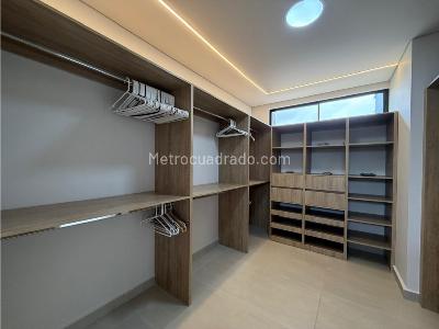 Apartamento de 4 alcobas en venta en El Poblado El Tesoro, Medellín, 230 m² · foto 16 de 20