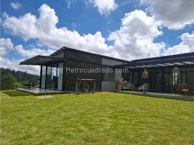 Casa de 3 alcobas en venta en Alto Del Escobero, Envigado, 260 m² · foto 1 de 20