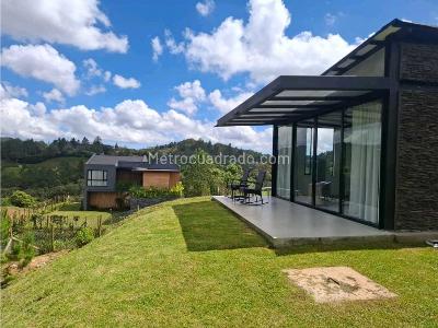 Casa de 3 alcobas en venta en Alto Del Escobero, Envigado, 260 m² · foto 3 de 20