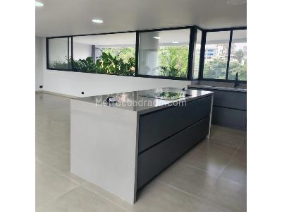 Apartamento en venta en El Poblado El Tesoro, Medellín · foto 2 de 20