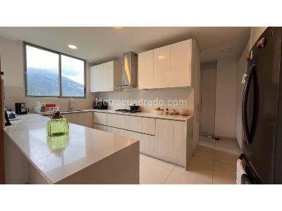 Apartamento de 3 alcobas en venta en Poblado Cola Del Zorro, Medellín, 259 m² · foto 2 de 15