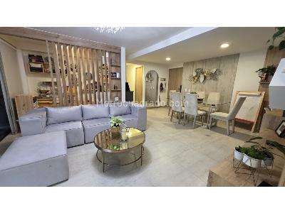 Apartamento de 3 alcobas en venta en Loma De Los Bernal, Medellín, 114 m² · foto 2 de 20