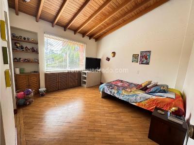 Casa de 4 alcobas en venta en Poblado San Lucas, Medellín, 287 m² · foto 16 de 20