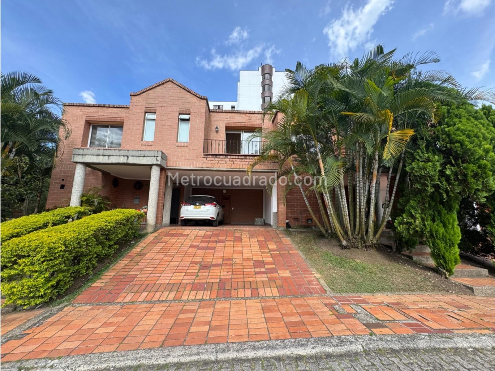 Casa de 4 habitaciones en venta en Poblado San Lucas, Medellín — imagen 1 de 20