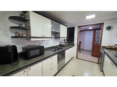 Apartamento de 4 alcobas en venta en Poblado Los Balsos, Medellín, 189 m² · foto 10 de 20