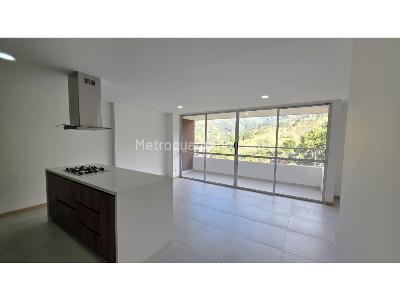 Apartamento de 2 alcobas en venta en Loma De San Jose, Sabaneta, 87 m² · foto 2 de 20