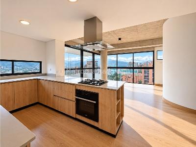 Apartamento de 2 alcobas en venta en El Poblado La Linde, Medellín, 110 m² · foto 3 de 20