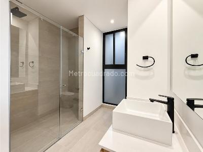 Apartamento de 2 alcobas en venta en El Poblado La Linde, Medellín, 110 m² · foto 19 de 20
