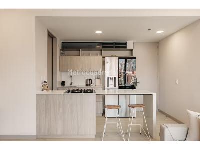 Apartaestudio en venta en Poblado Patio Bonito, Medellín, 54 m² · foto 3 de 20