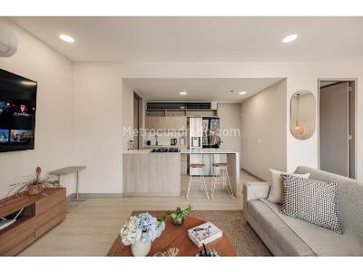 Apartaestudio en venta en Poblado Patio Bonito, Medellín, 54 m² · foto 4 de 20