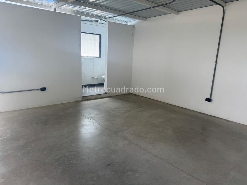 Local Comercial en Venta, CERROS DE SANTA BARBARA, Bogotá D.C. - Más
