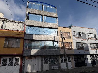 Casa de 5 alcobas en venta en Alamos Norte, Bogotá, 320 m² · foto 2 de 20