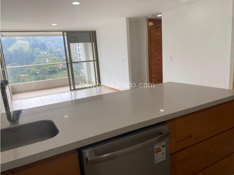 Apartamento de 2 Habitaciones con Balcón y Vista Panorámica en Sabaneta - 2