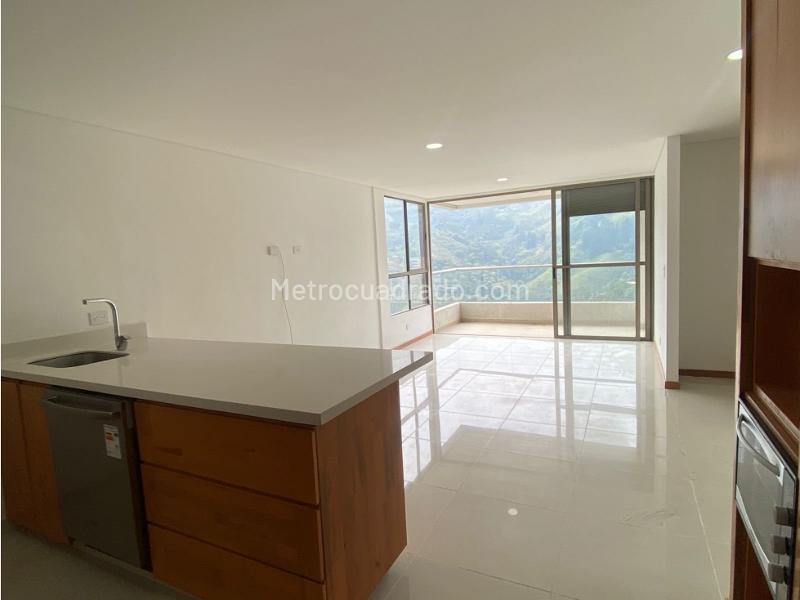 Apartamento de 2 Habitaciones con Balcón y Vista Panorámica en Sabaneta - 3
