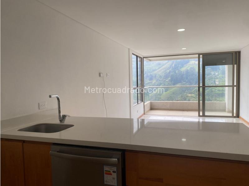 Apartamento de 2 Habitaciones con Balcón y Vista Panorámica en Sabaneta - 6