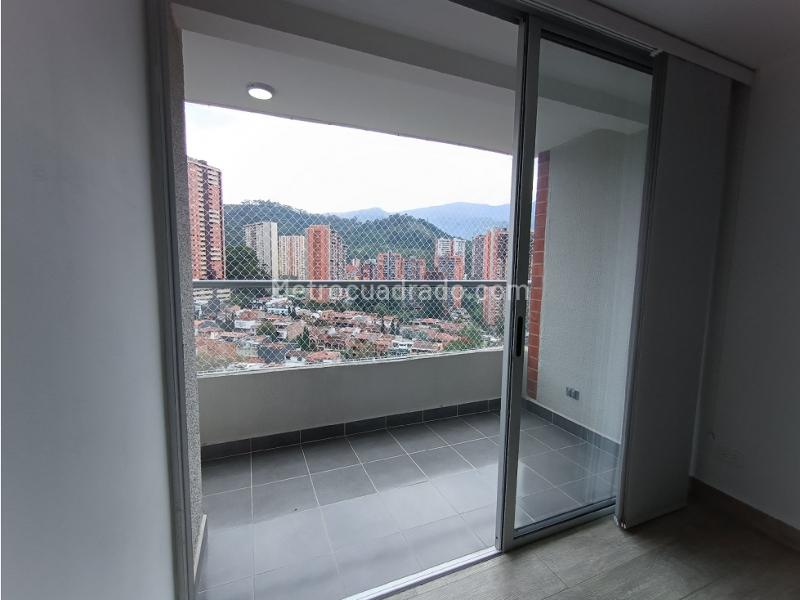 Apartamento de 84 m² con 3 Habitaciones y Balcón en Sabaneta