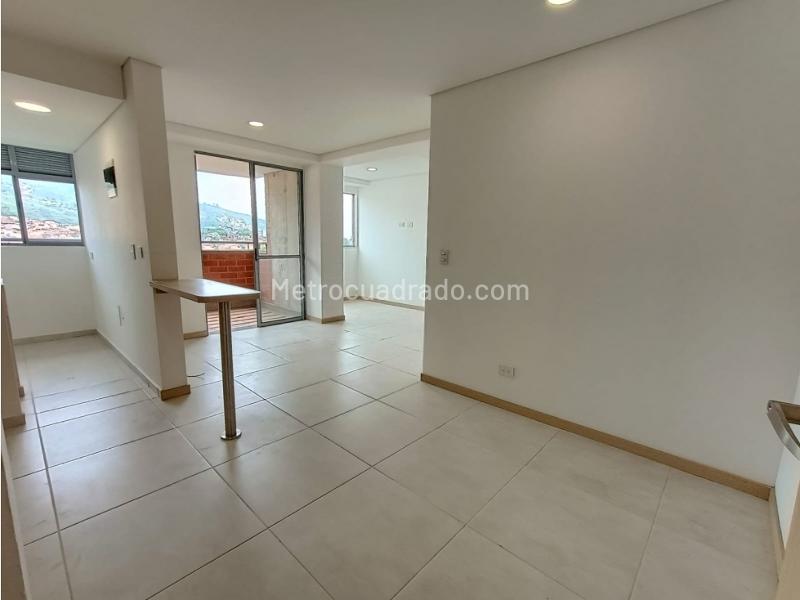 Apartamento moderno de 2 alcobas con balcón en Fátima, Itagüí