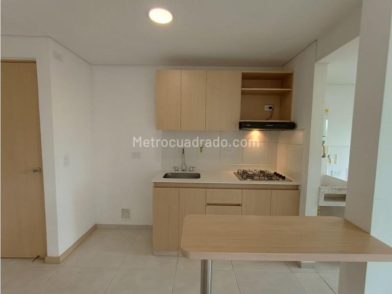 Apartamento moderno de 2 alcobas con balcón en Fátima, Itagüí - 2