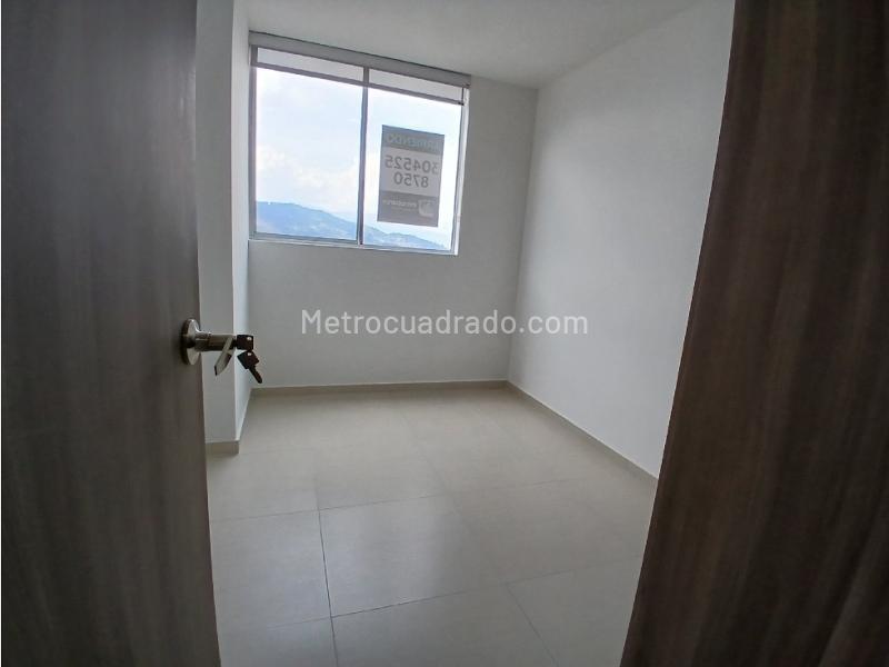 3BR Apartment with Balcony in Alto de la Flores - 3