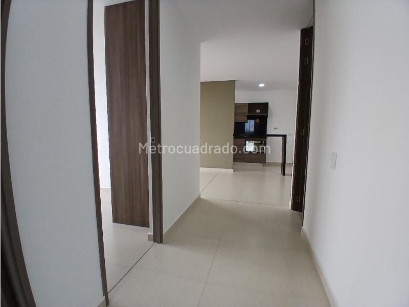 3BR Apartment with Balcony in Alto de la Flores - 6