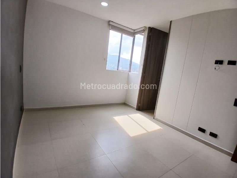 3BR Apartment with Balcony in Alto de la Flores - 7