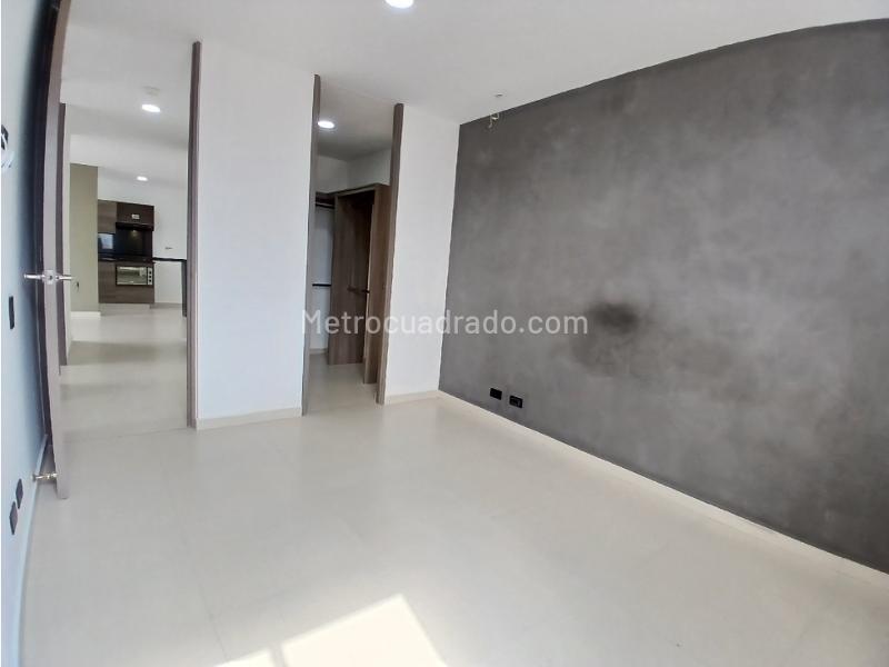 3BR Apartment with Balcony in Alto de la Flores - 9