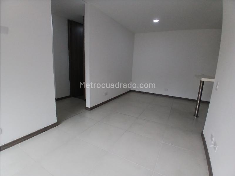 Apartamento de 3 Habitaciones con Balcón en Alto de La Flores - 9