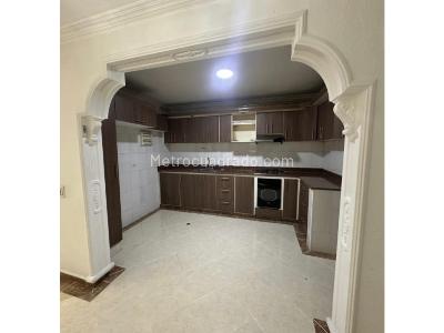 Casa de 5 alcobas en venta en Santa Anita, Cali, 245 m² · foto 4 de 10