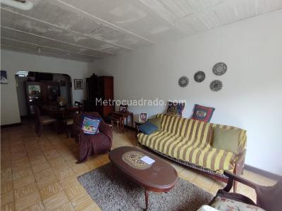 Casa de 3 alcobas en venta en Bellavista, Cali, 240 m² · foto 2 de 14