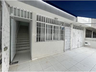 Casa de 5 alcobas en venta en Colseguros, Cali, 400 m² · foto 2 de 20