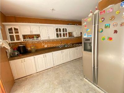 Casa de 4 alcobas en venta en Valle Del Lili, Cali, 160 m² · foto 5 de 9