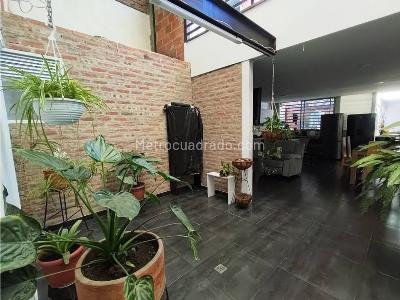 Casa de 5 alcobas en venta en Champagnat, Cali, 360 m² · foto 2 de 18