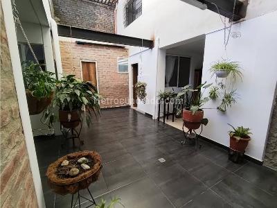 Casa de 5 alcobas en venta en Champagnat, Cali, 360 m² · foto 3 de 18