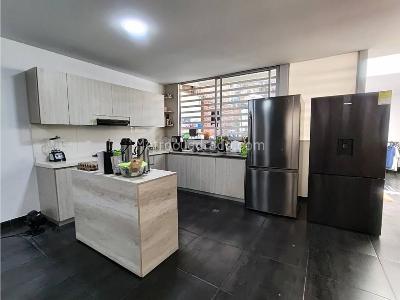 Casa de 5 alcobas en venta en Champagnat, Cali, 360 m² · foto 8 de 18