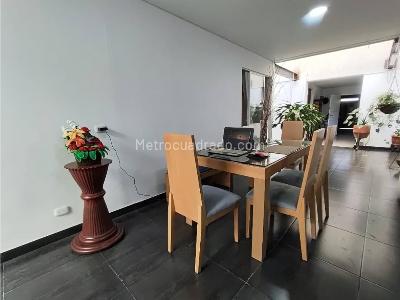 Casa de 5 alcobas en venta en Champagnat, Cali, 360 m² · foto 14 de 18