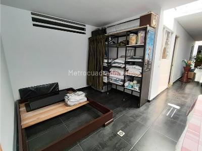 Casa de 5 alcobas en venta en Champagnat, Cali, 360 m² · foto 17 de 18