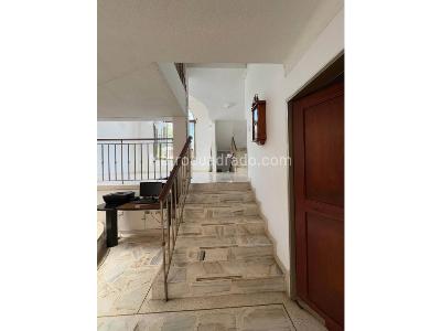 Casa de 5 alcobas en venta en Seminario, Cali, 420 m² · foto 2 de 10