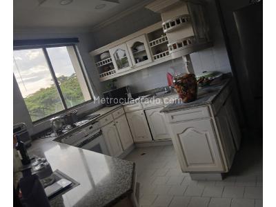 Apartamento de 4 alcobas en venta en Ciudad Jardin, Cali, 187 m² · foto 2 de 14
